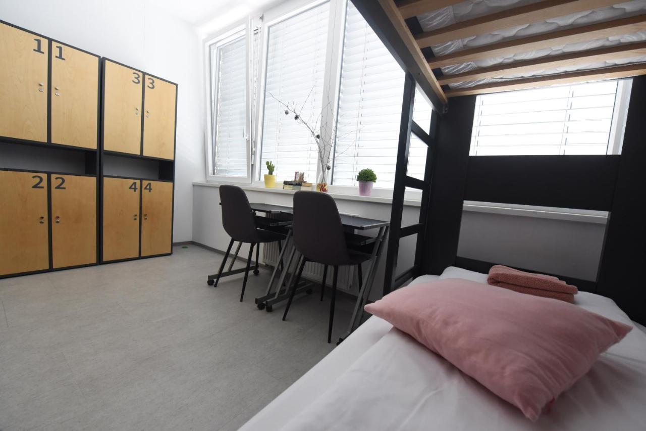 MS Sparrow Hostel Ljubljana Buitenkant foto